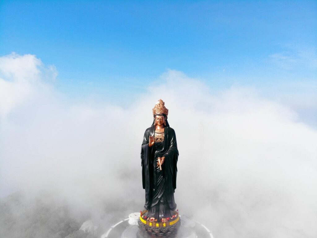 Tượng Phật Bà Núi Bà Đen